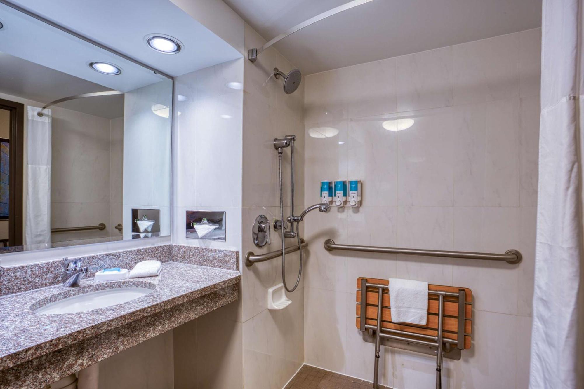 Drury Inn & Suites St. Louis - Fairview Heights Extérieur photo