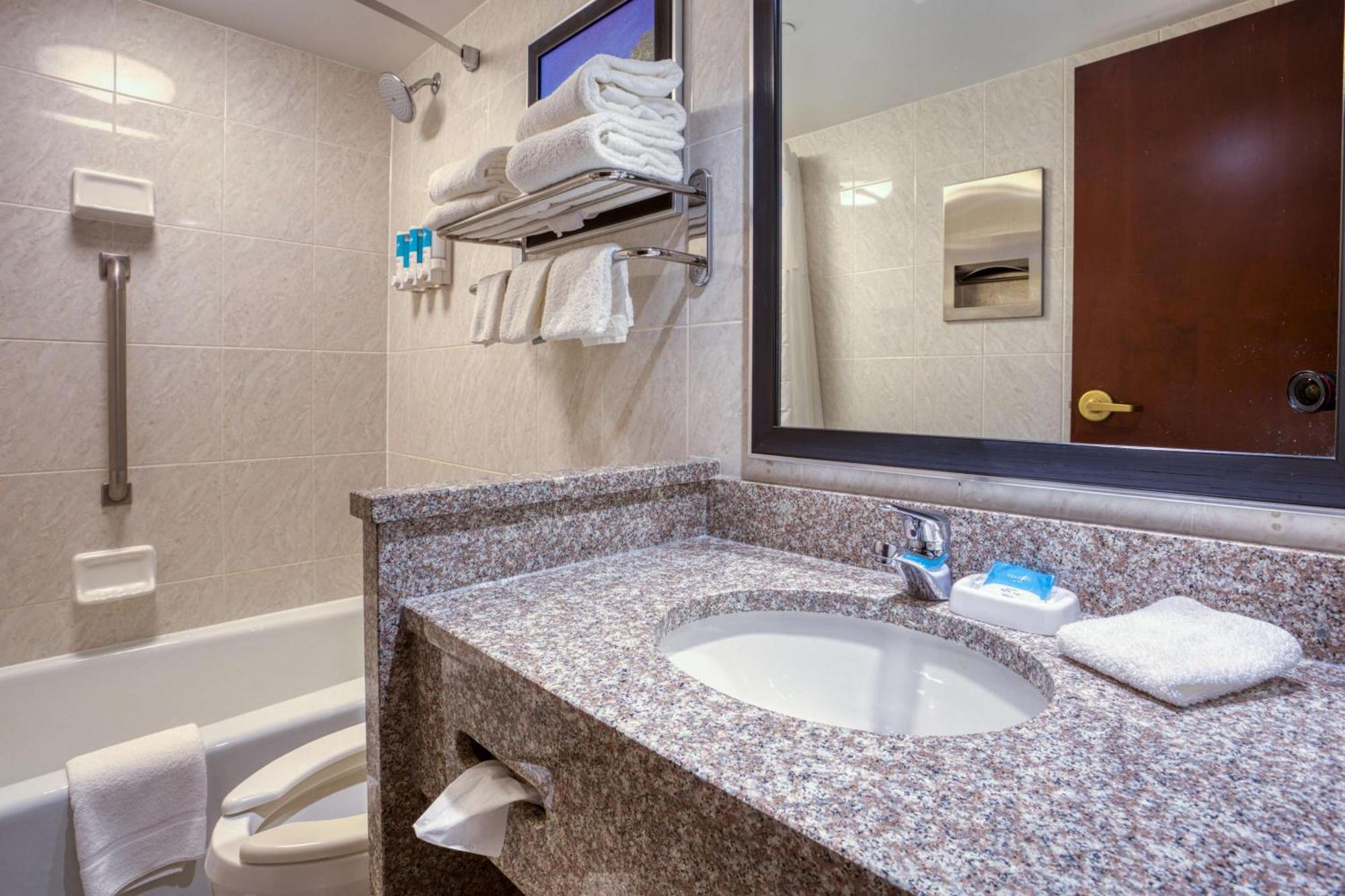 Drury Inn & Suites St. Louis - Fairview Heights Extérieur photo