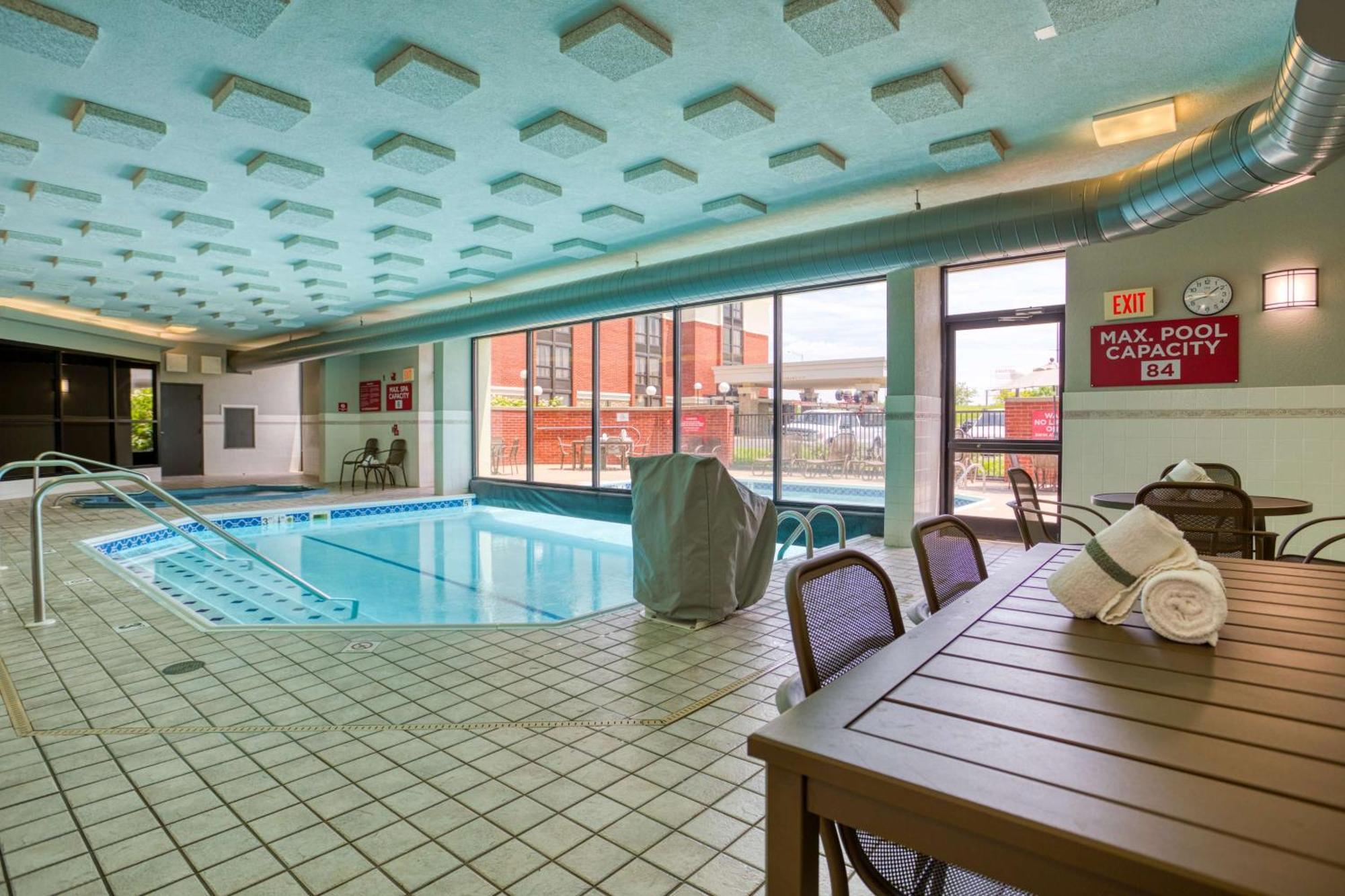 Drury Inn & Suites St. Louis - Fairview Heights Extérieur photo