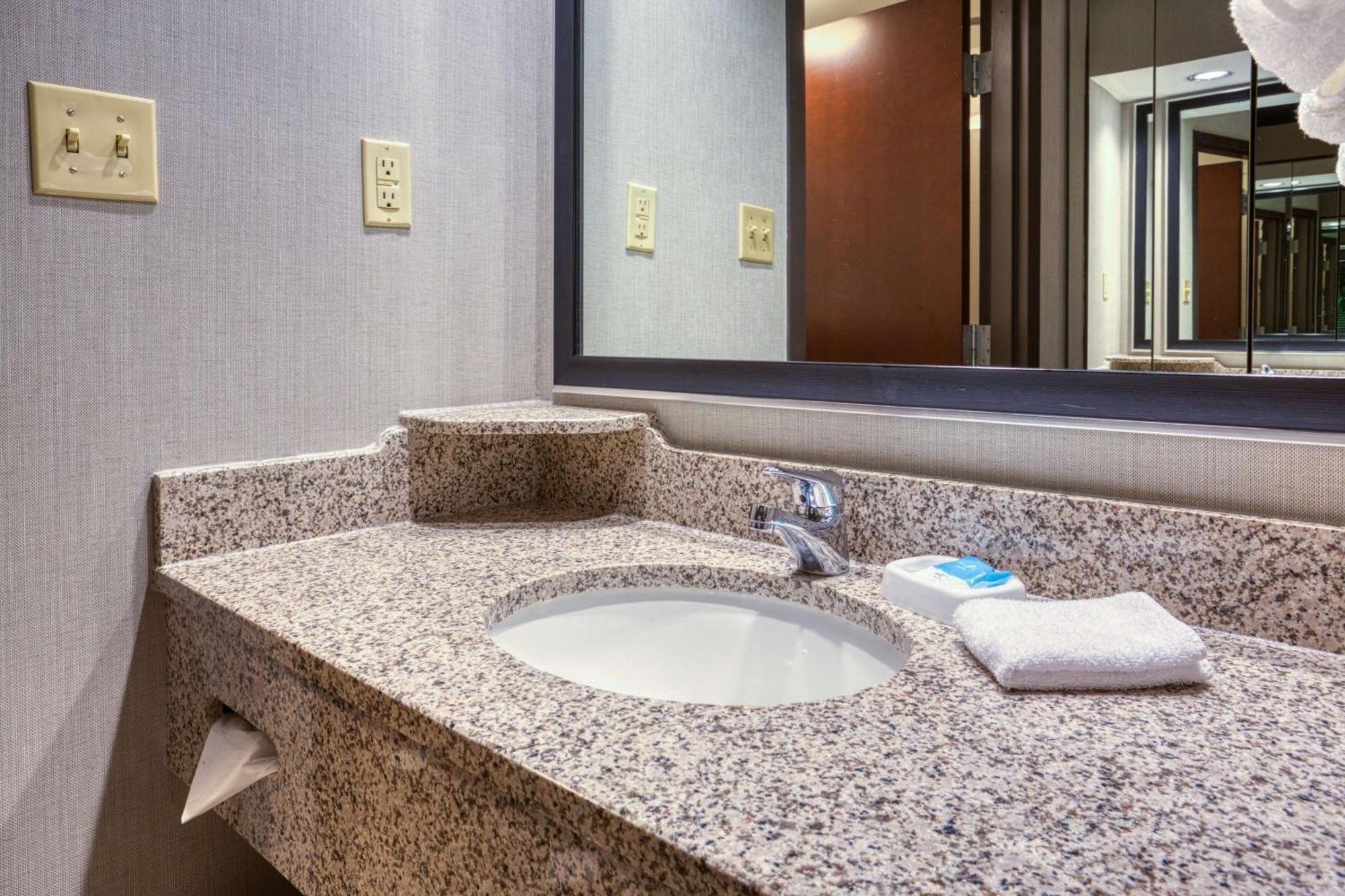 Drury Inn & Suites St. Louis - Fairview Heights Extérieur photo